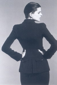 Chanel. Линия готового платья, черный твидовый костюм (осень/зима 1995-1996)